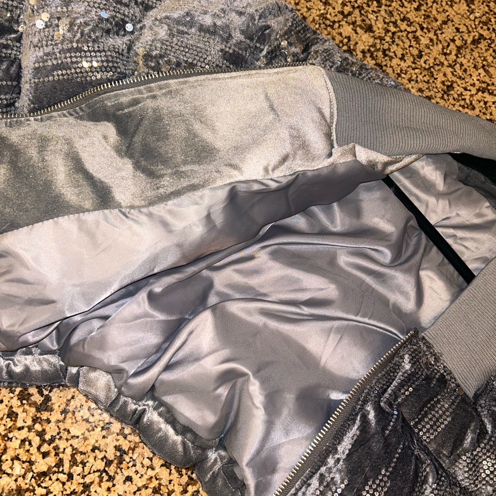 Winter Velvet silver/gray Color
Sequins Drawstring Short Jacket Women - Picture 8 of 8